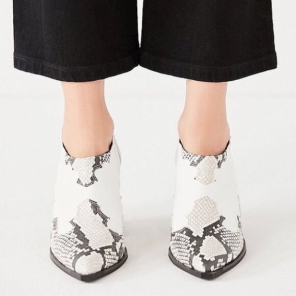 URBAN OUTFITTERS Western Jameson Snakeskin Ankle Bootie | Size 8 - Picture 4 of 12